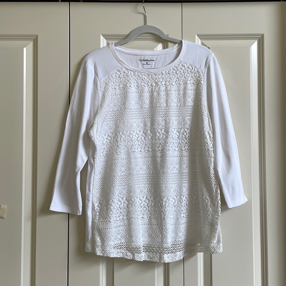Croft & Barrow Medium lacy detailed top